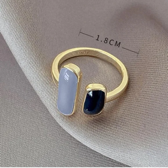 Retro Gold Cuff Ring - Picture 3 of 4